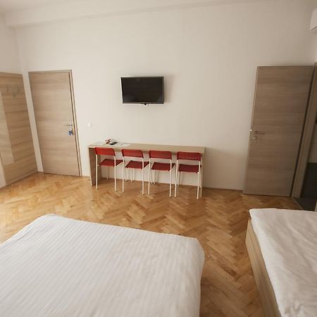 Sweet Dreams Rooms And Apartments Postojna Exterior foto